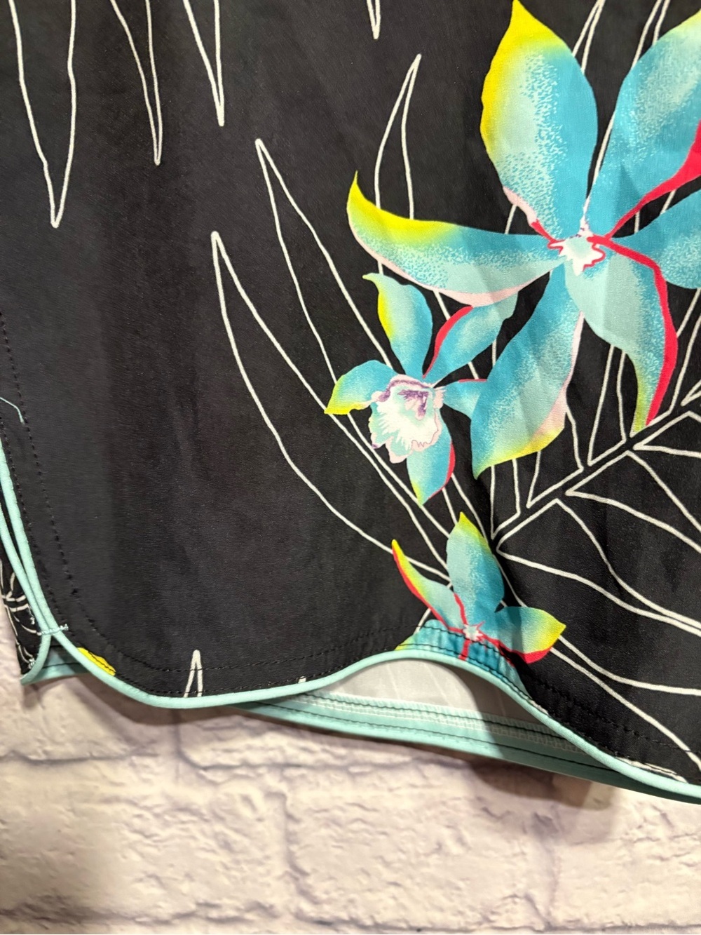 O'Neill Black Floral Boardshorts with Aqua Waistband Side 33 - Picture 8 of 10